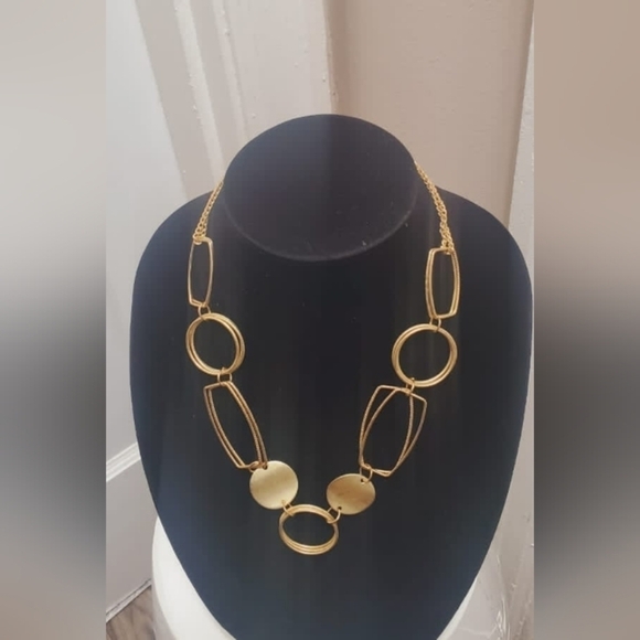 Gold Tone Oval And Rectangle Large Shaped Linked Necklace. 🌴 - Picture 7 of 7